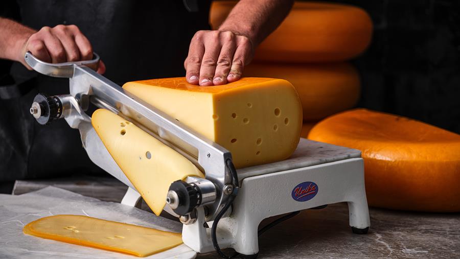 De smaak van écht kaasvakmanschap, herken je aan het Rode Zegel!