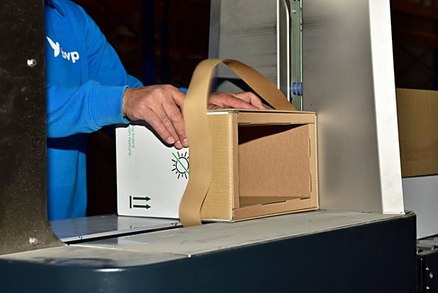 Banderol houdt doos open voor snellere handling