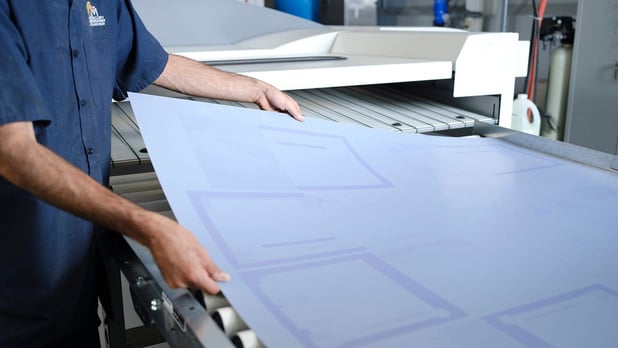 Des plaques sans traitement fabriquées localement : le développement durable marque des points