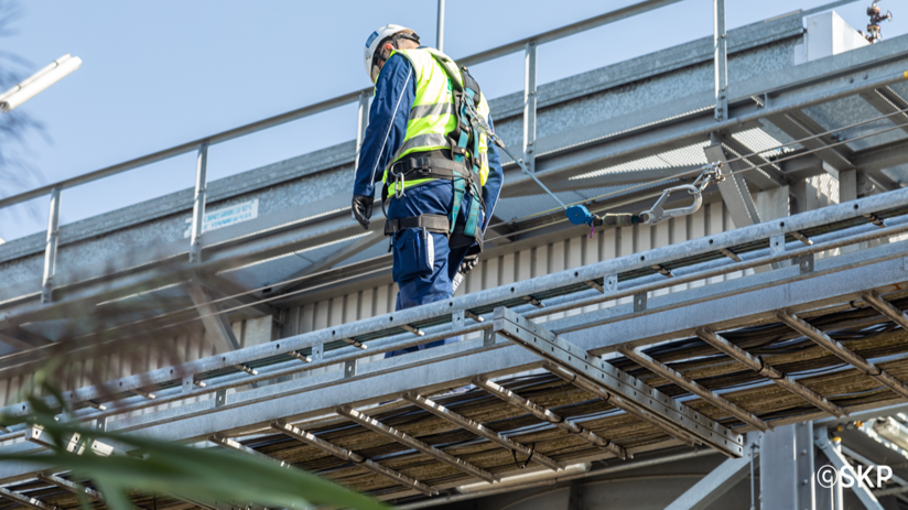 La sécurité contre les chutes est enseignée au secondaire