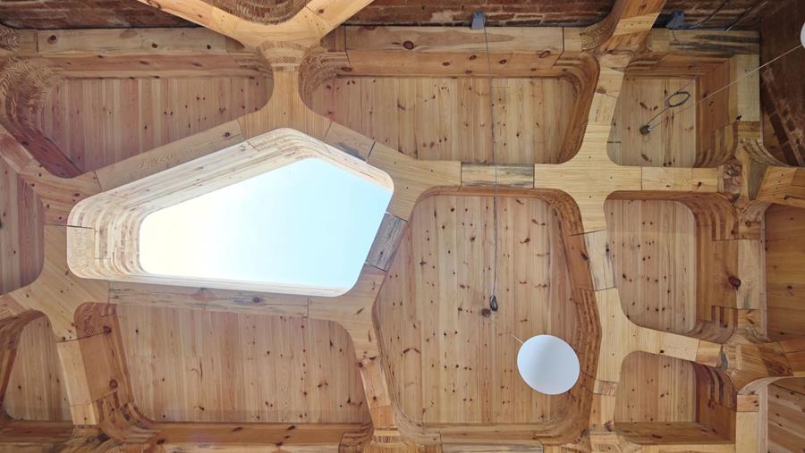 Une "cathédrale" innovante de bois et de robotique