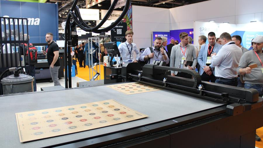 Summa lance la table de découpe à plat F1625 à la Fespa