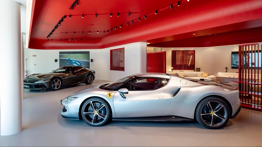 Ferrari inaugure à Rome son nouveau concept de showroom