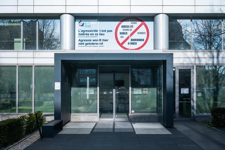 Des CPAS limitent l'accès aux soins pour les sans-papiers, selon la Cour des comptes