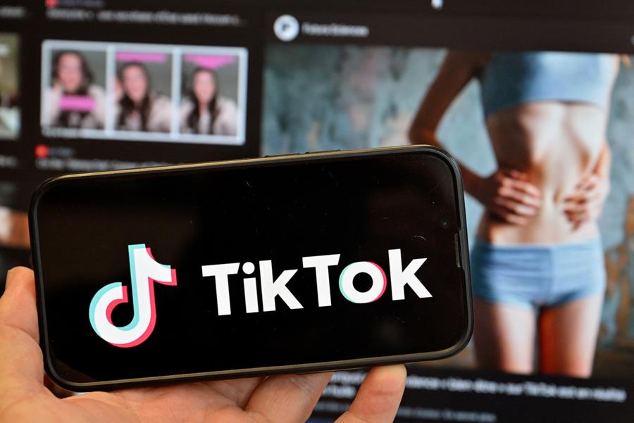 Tiktok retire le hashtag #skinnytok de son moteur de recherche (ministres)