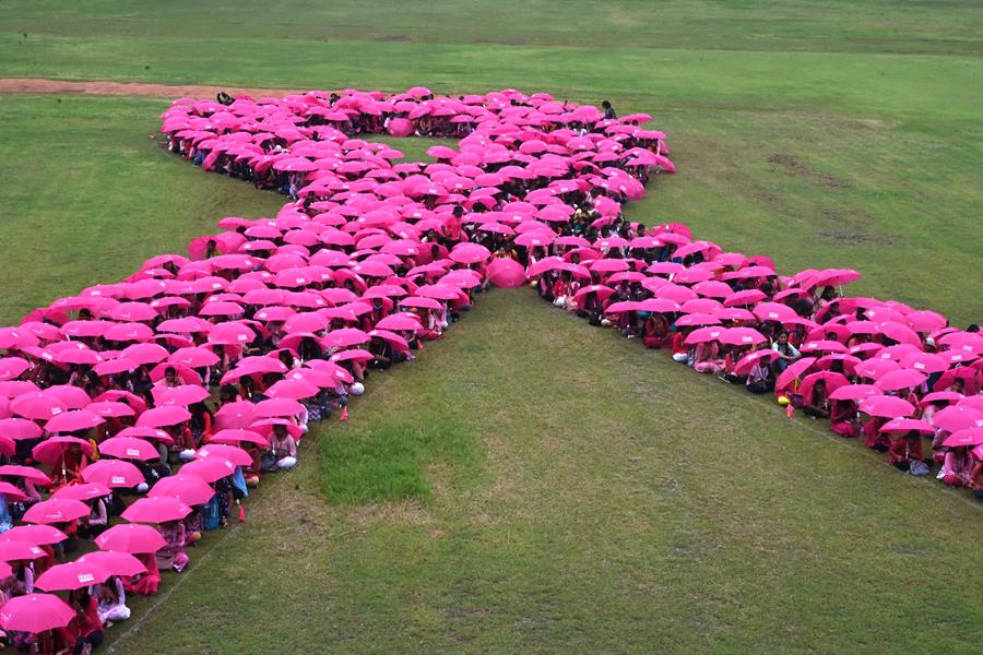 Pink Ribbon : Plus de 2.700 personnes marchent pour sensibiliser au cancer du sein à Maasmechelen