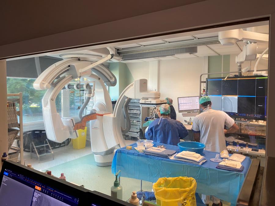 Opérer un bébé de 4,2 kg : la prouesse de Boris Lubicz