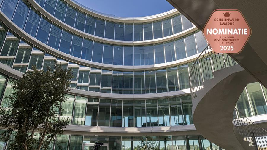 Innovatieve zonwering in cirkelvormige gevel