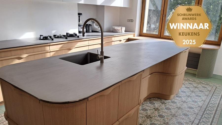 Unieke keukencreatie met sculpturale vormen
