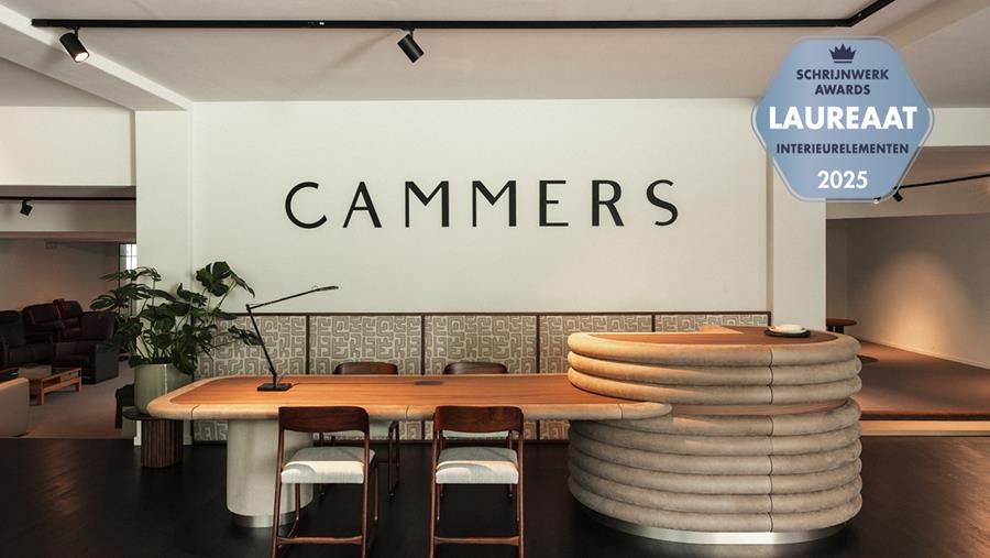 Uniek bureel in notelaar en nubuckleder