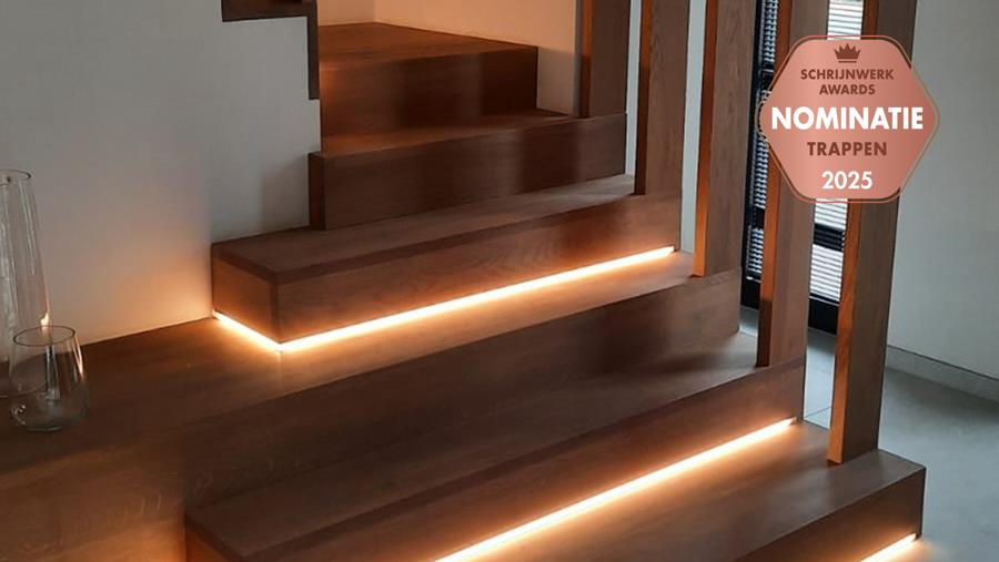 Eiken trapbekleding met lattenwand als accent